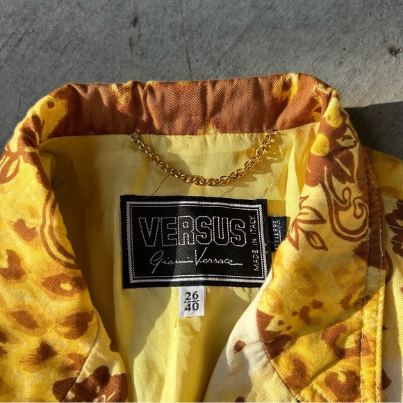 90’s Versace Versus cropped jacket - Picture 2 of 4